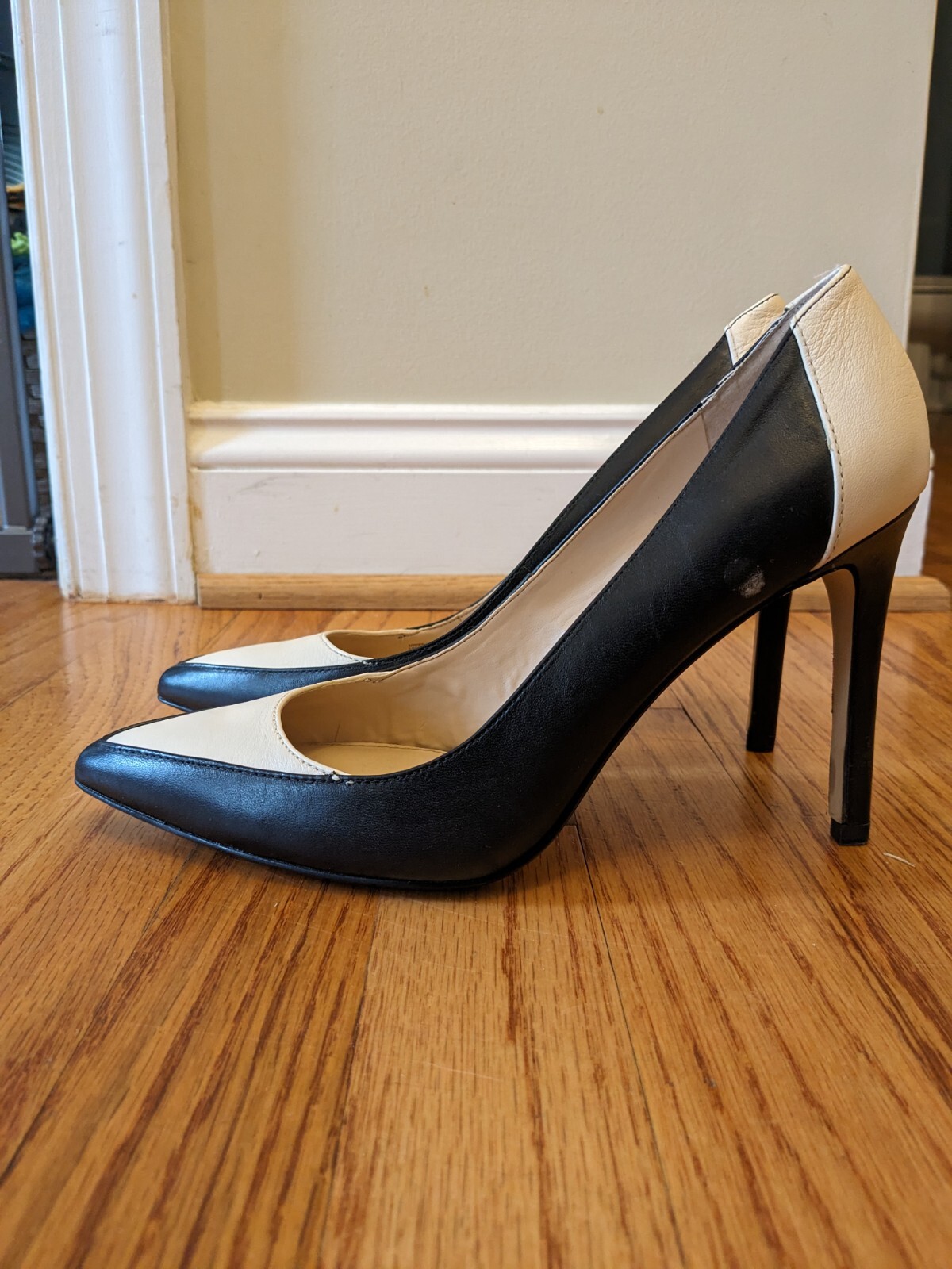 Banana Republic Two Toned Black & Cream Ladies Shoes 8.5 eBay