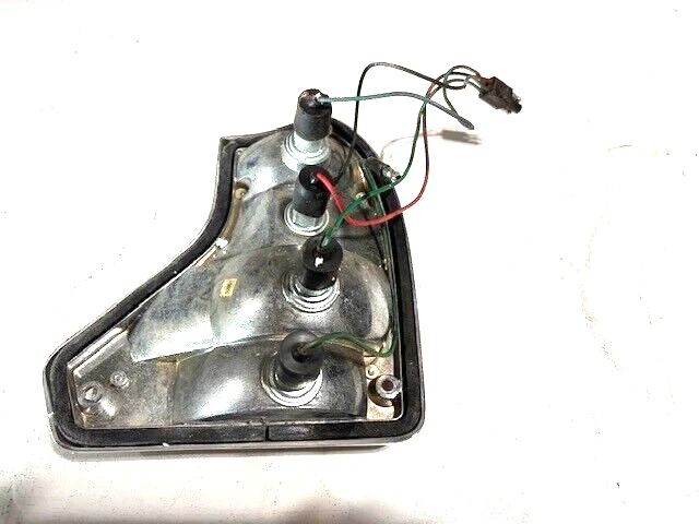 1986 JAGUAR XJ6 LEFT TAIL LIGHT from 1 owner 65k car - Image 3 of 4