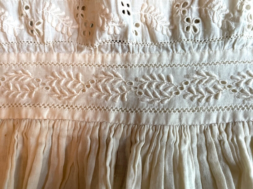 Antiguo vestido eduardiano de algodón con césped + encaje mixto para niña de los años 1890-1900 Foto 3 de 4