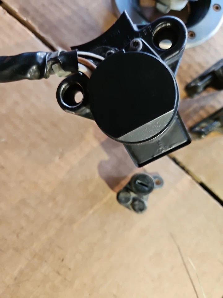 03 Kawasaki EX500 Ninja 500R OEM Complete Lock Set Ignition Gas Cap Sides W Key - Image 4 of 4