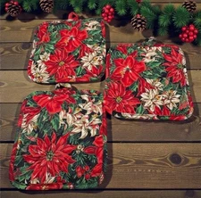 Holiday Pot Holders Set of 3 Poinsettia Christmas Holly Pine Cones Kitchen Decor
