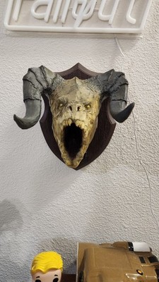 Fallout Mounted Deathclaw trophy 3D printed hand painted