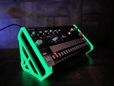 45º Angle Stand for Behringer RD6 Drum Machine / TD3 Bass Synth - SE LUMINESCENT
