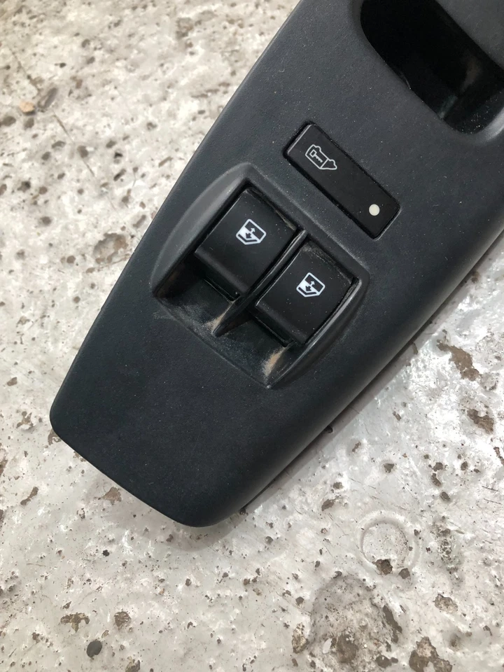 Vauxhall Combo D Mk3 Window Switch 735484917 Front OS Right Side 2013 s66 - Image 2 of 4