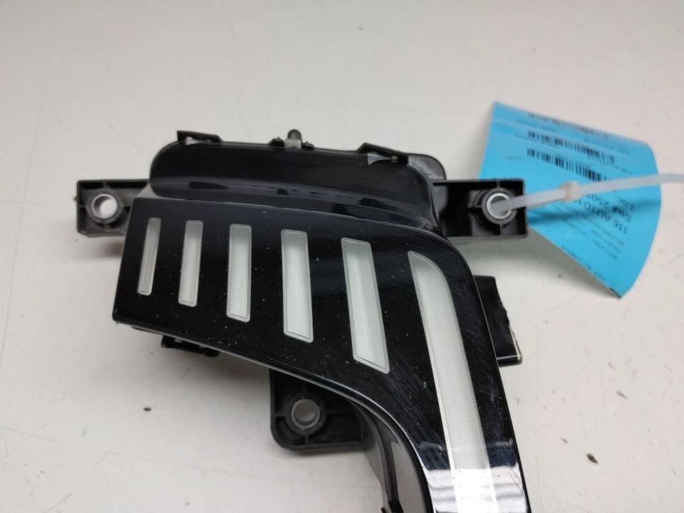 Audi A3 E-tron 2016-2018 hatchback intermitente lateral derecho OEM 89250621 Foto 2 de 4