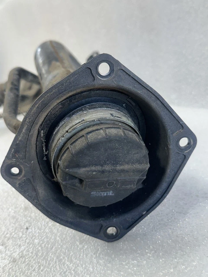 Toyota Celica 1986 1987 tubo de cuello de llenado de combustible de gasolina con tapa Foto 2 de 4