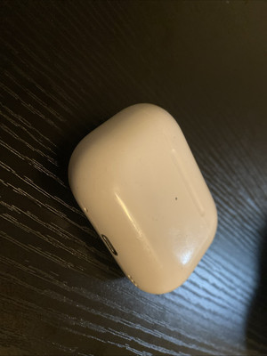 Apple AirPods Pro 2nd Gen: Lightning Charging Case A2700 - Excellent