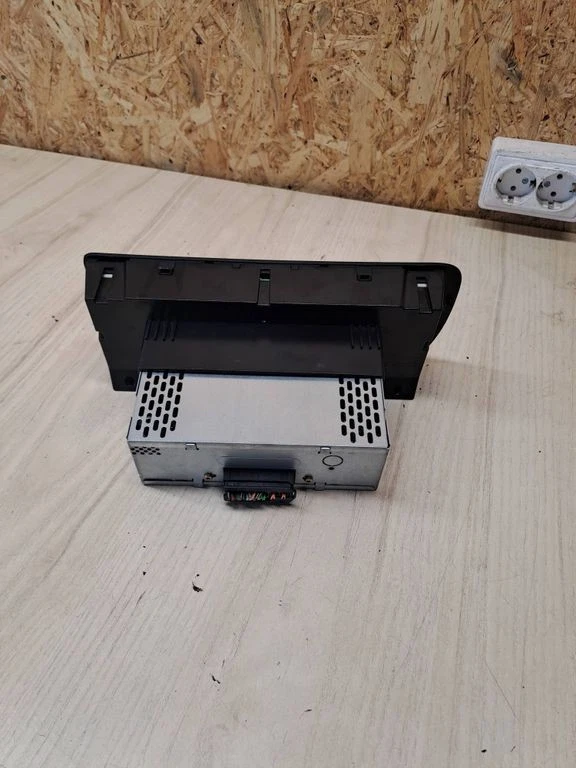 Saab 9-3 Ver2 2005 Radio CD GPS player head unit 12761295 JLT24794 - Image 2 of 3