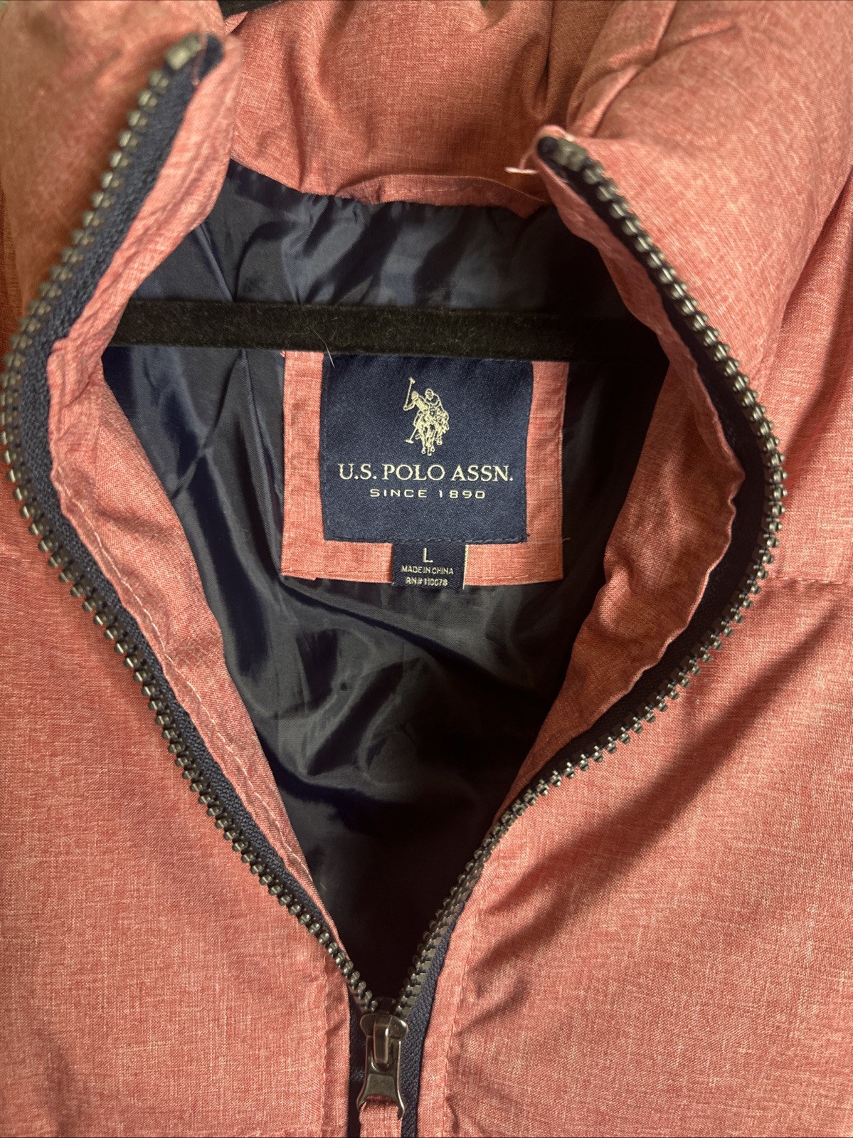 US Polo Assn Mens Sleeveless Full Zip Quilted Puffer Vest Size L Rose/Navy NWOT image 4