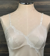 Vanity Fair Dress Slip Womens 32 Ivory Nightgown Lingerie Nylon Made USA Vtg