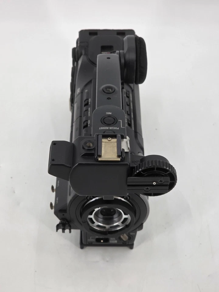 JVC GY-HM790CHU PRO HD CAMCORDE FOR /PARTS or REPAIR - Image 2 of 4