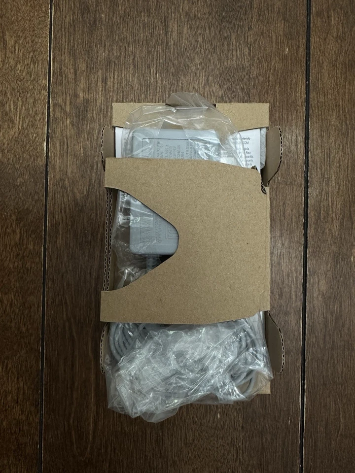 Nuevo Nintendo 2DS XL Zelda Hylian Shield Edition A Link Between Worlds ¡COMO NUEVO EN CAJA! Foto 4 de 4