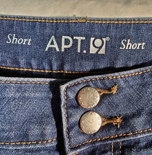 Apt 9 Women's Shorts Size 8 Blue Denim Distressed - Picture 2 of 4