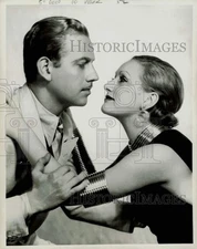 1932 Press Photo Melvyn Douglas & Tala Birrell in Film Scene - kfx29576