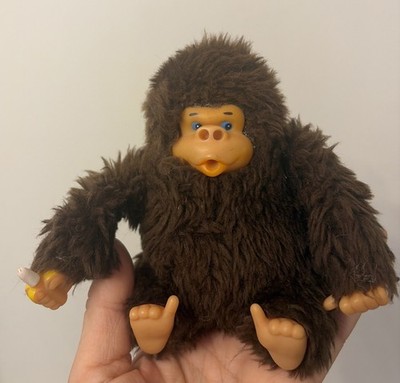 Vintage Gilroy Affe Gorilla 6 Zoll Plüschtier Daumenlutschen 1980er hält Banane