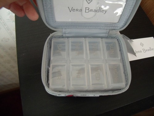 VERA BRADLEY BEST IN SHOW LIMITED EDITION PILL CASE NEW WITH TAGS - Picture 5 of 5