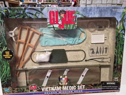 G.I. Joe Vietnam Medic Set Deluxe Mission Gear 1999 Hasbro 57600