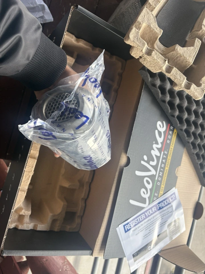 Kit de silenciador de escape sin cordones LeoVince Foto 3 de 3