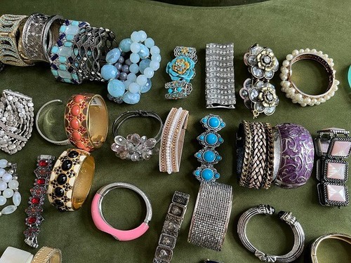 71 Vintage Costume Jewelry Womens Bracelets From Estate of a Jewelry Collector - Picture 19 of 24
