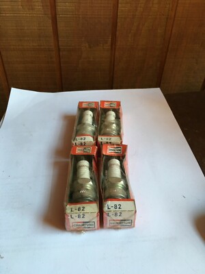Champion L-82 Spark Plugs THESE DO NOT HAVE ANY OTHER LETTERS   Lot of 4