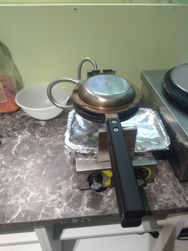 Bubble Commercial Electric Waffle Maker Machine Non-Stick 240V Long Lasting