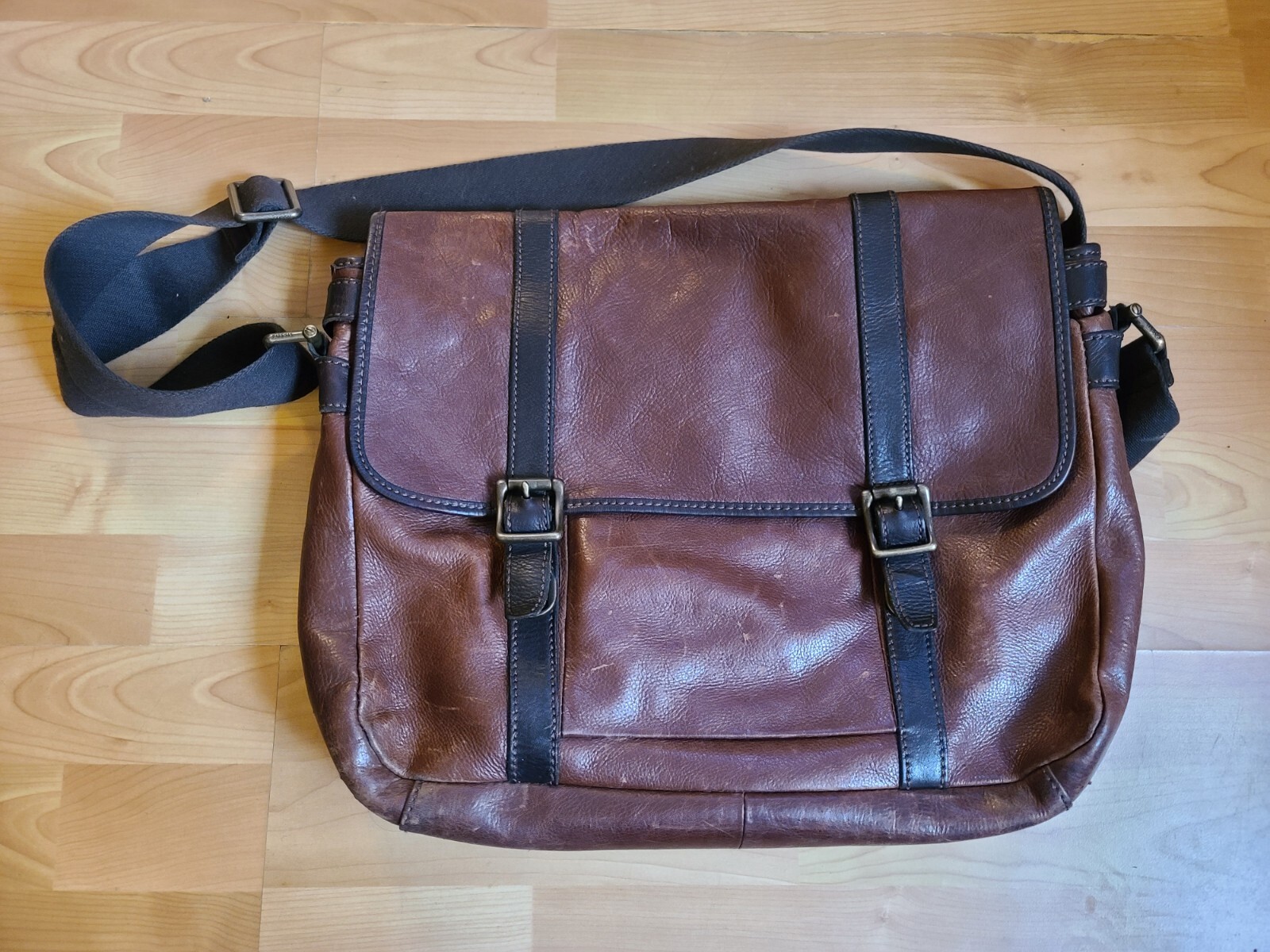 Vintage Men's Fossil Leather Messenger Bag Gem