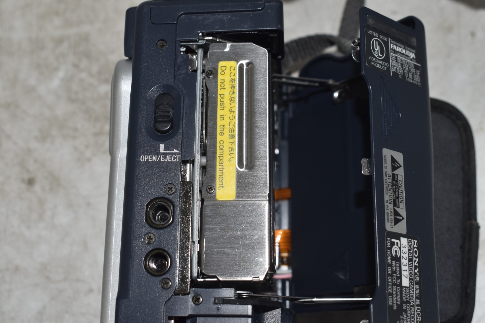 Sony Carl Zeiss DCRTRV30 HandyCam No Charger Untested (8556E) eBay