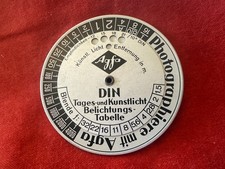 Akcesoria do aparatu fotograficznego stara tabela ekspozycji blacha Agfa D 7,2 cm (1.)