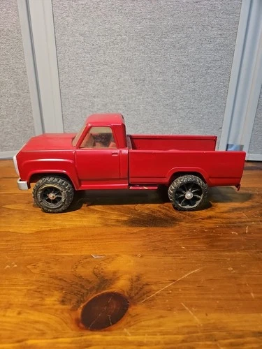 Vintage 1980’s 14" Tonka Red Metal Toy Pickup Truck