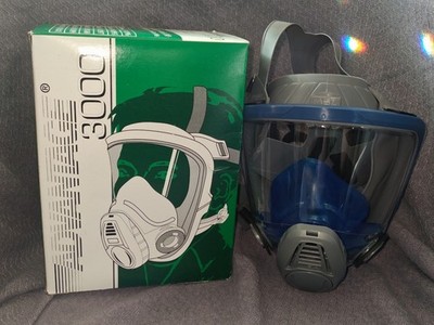 Advantage 3000 Series Model 3210 Twin-Port Full Face Respirator. Size Medium-New