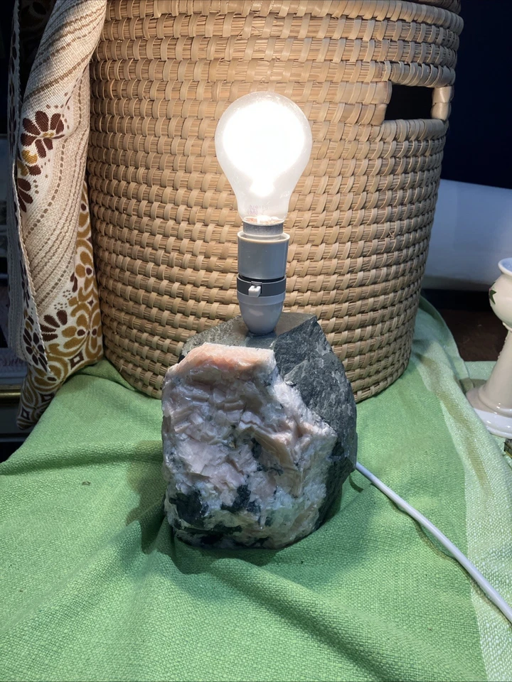 " Handmade Rose Quartz Stone Table Lamp Base - Image 4 of 4