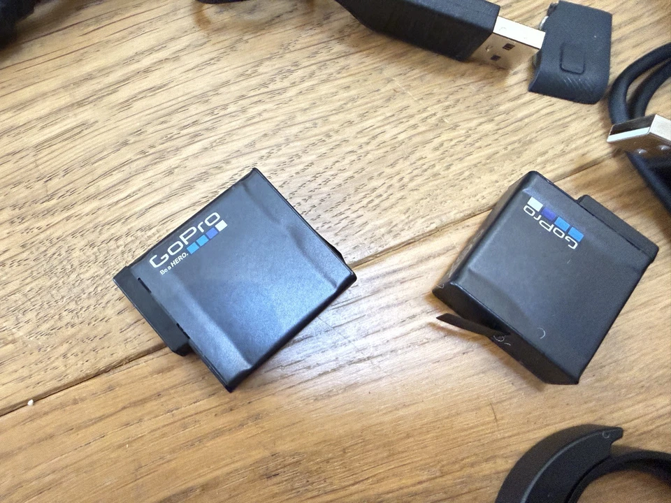 Cámara de acción GoPro HERO5 con accesorios cargador de batería cardán Foto 2 de 4