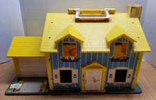 Vintage Yellow Fisher Price Little People PLAY FAMILY HOUSE #952 