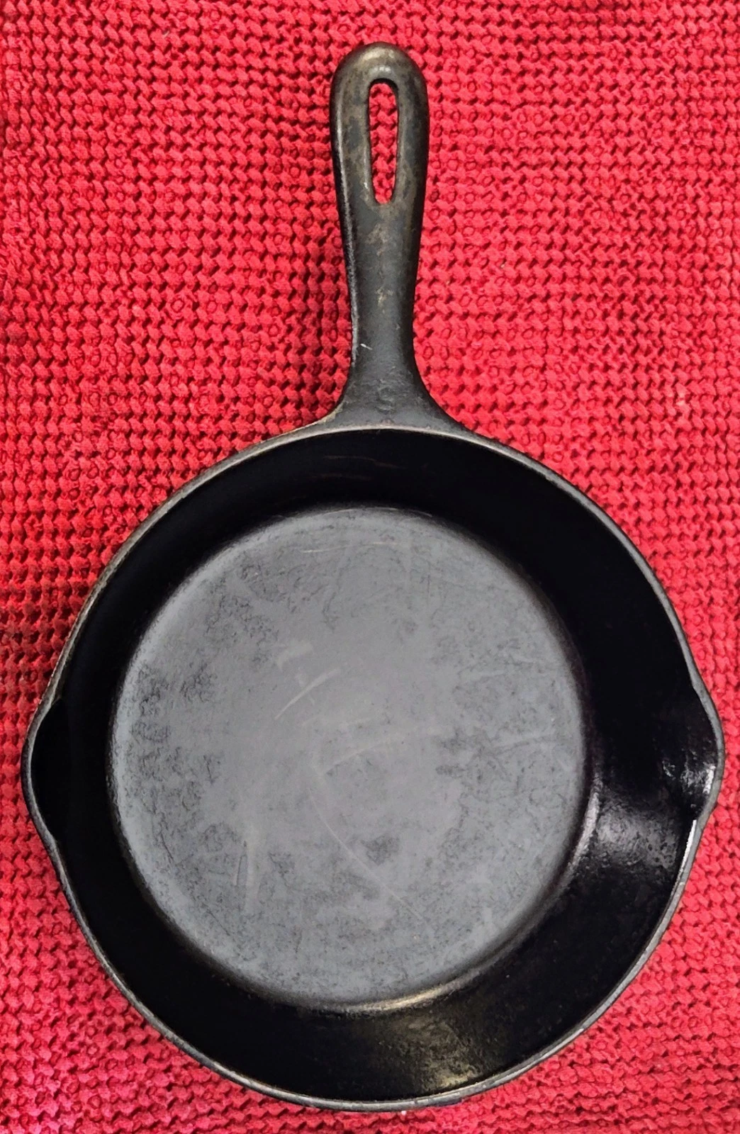 Vintage Unmarked Wagner #5 Cast Iron 8" Fry Pan/Skillet (Z) In Good Condition.
