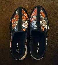 Easy Spirit Traveltime Women's 7 M Black/Red/Green Multicolor Shoes. Floral NWOT