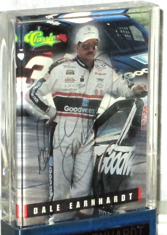 1995 CLASSIC DALE EARNHARDT AUTOGRAPHED CARD#780/1000 W/COA PLASTIC DISPLAY - Image 3 of 4