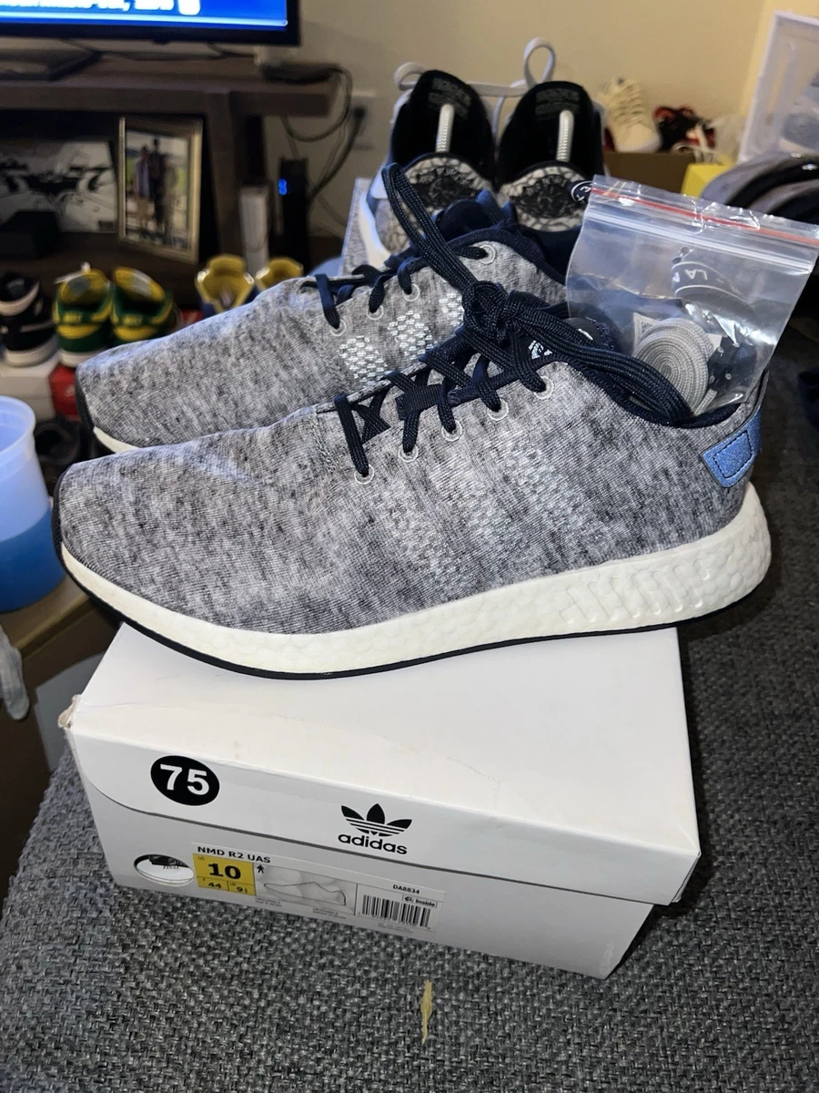 adidas gazelle silver green womens Adidas NMD R2 Primeknit White Black main image 1