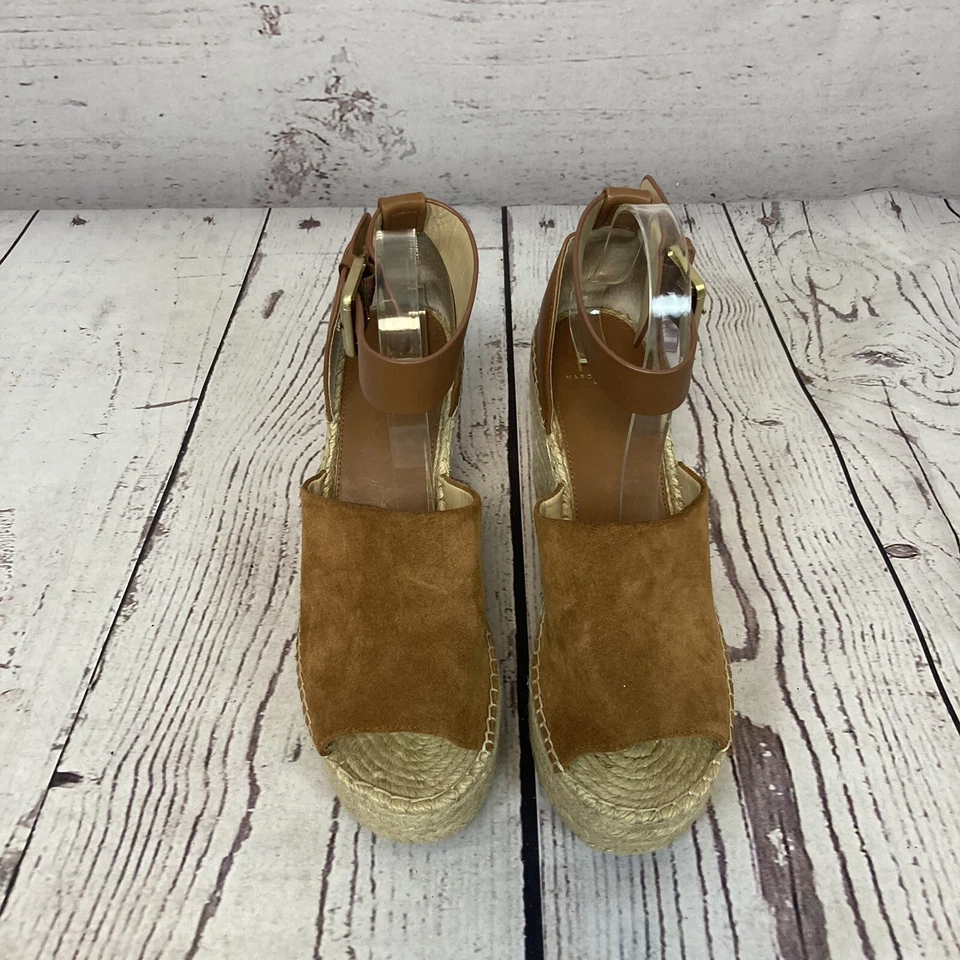 Sandalia Marc Fisher Adalyn para mujer 9,5 gamuza tostada cuero alpargata cuña ITM751 Foto 3 de 4