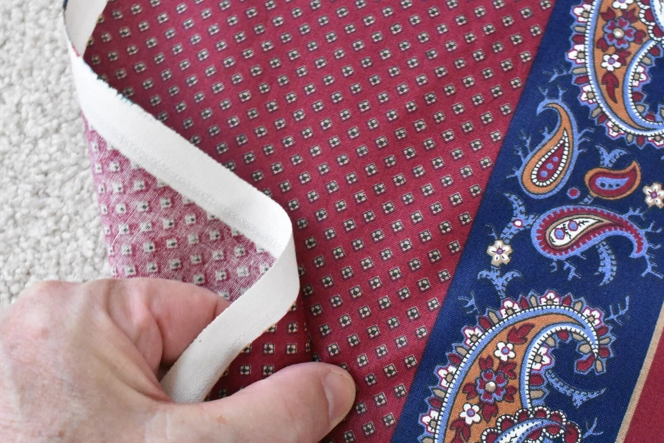 Panel de almohada de faisán vintage, borgoña y azul de 17" de largo x 45", Cranston, P8603 Foto 4 de 4