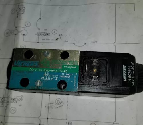 VICKERS DG4V-3S-2AL-M-U-H5-60 SOLENOID VALVE 24V COIL