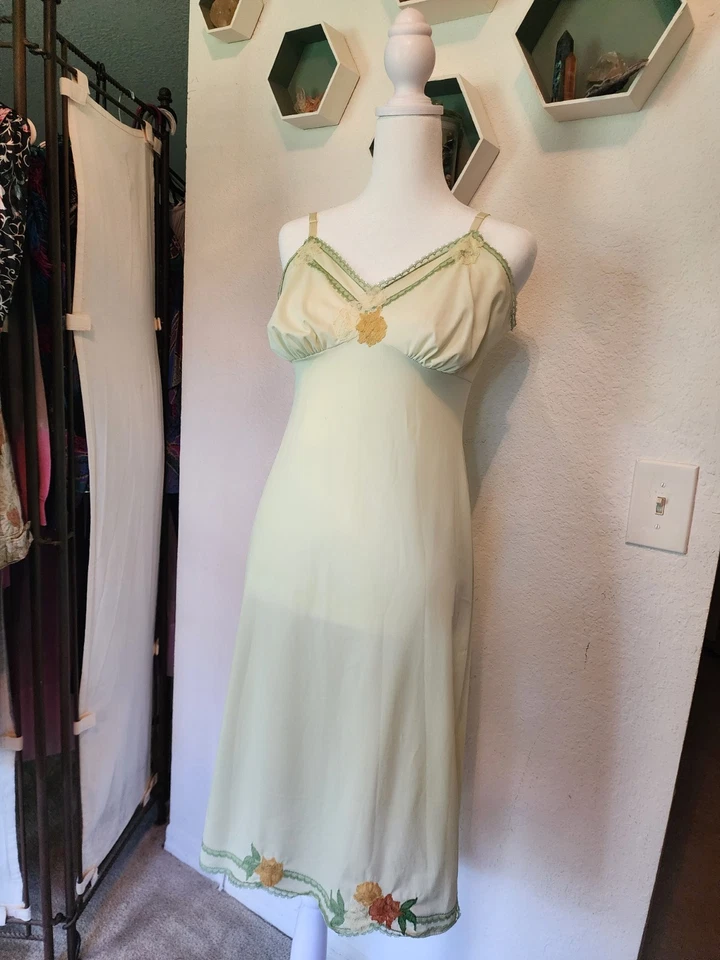 US VTG 60s Van Raalte "Suavette" Pale Green Nylon Floral Lace Slip Dress 34A Sml - Image 2 of 4