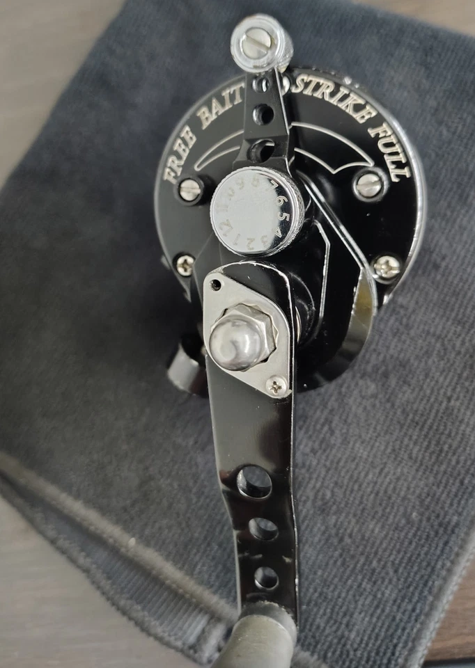 AVET Tuna MXL 5.8:1 (BLACK)  Reel In Great Condition W Power Handle Made In USA - Image 4 of 4