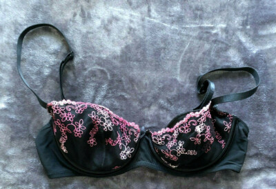 Marks and Spencers UK Lace Underwire BRA (32C) BLACK and PINK detail