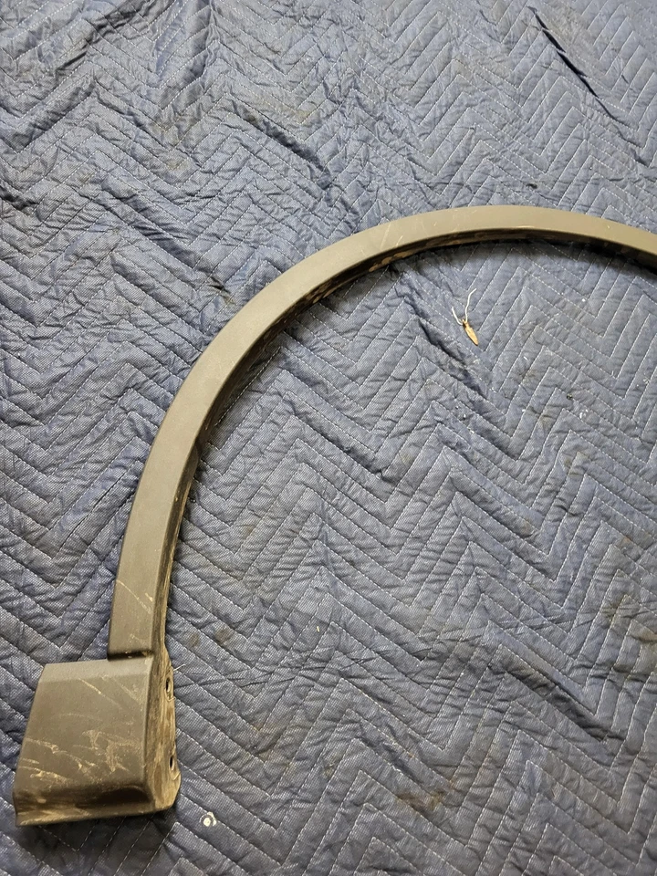 Lincoln Corsair 2020 LJ7B-16A074-CAW 2021-2023 moldura acampanada rueda delantera derecha Foto 3 de 4