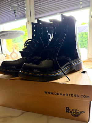 Dr. Martens 1460 Damen Lackleder-Stiefel Schwarz 41 neu mit Karton