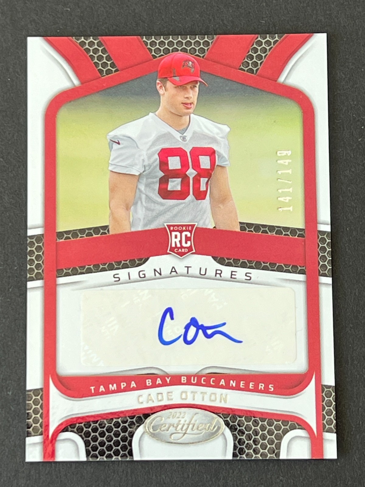Cade Otton 2022 Certified Rookie Signatures RC Auto #ed 141/149