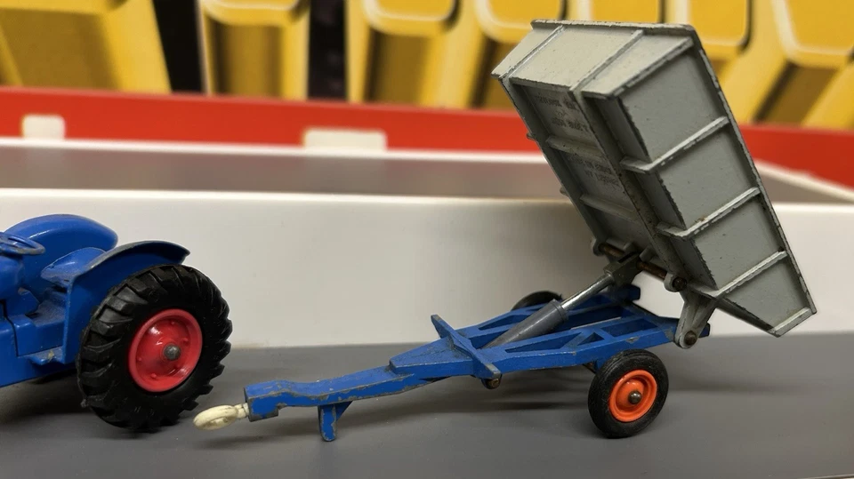 Matchbox Kingsize Vintage Farm Fordson Super Major Tractor Whitlock Trailer - Image 3 of 4