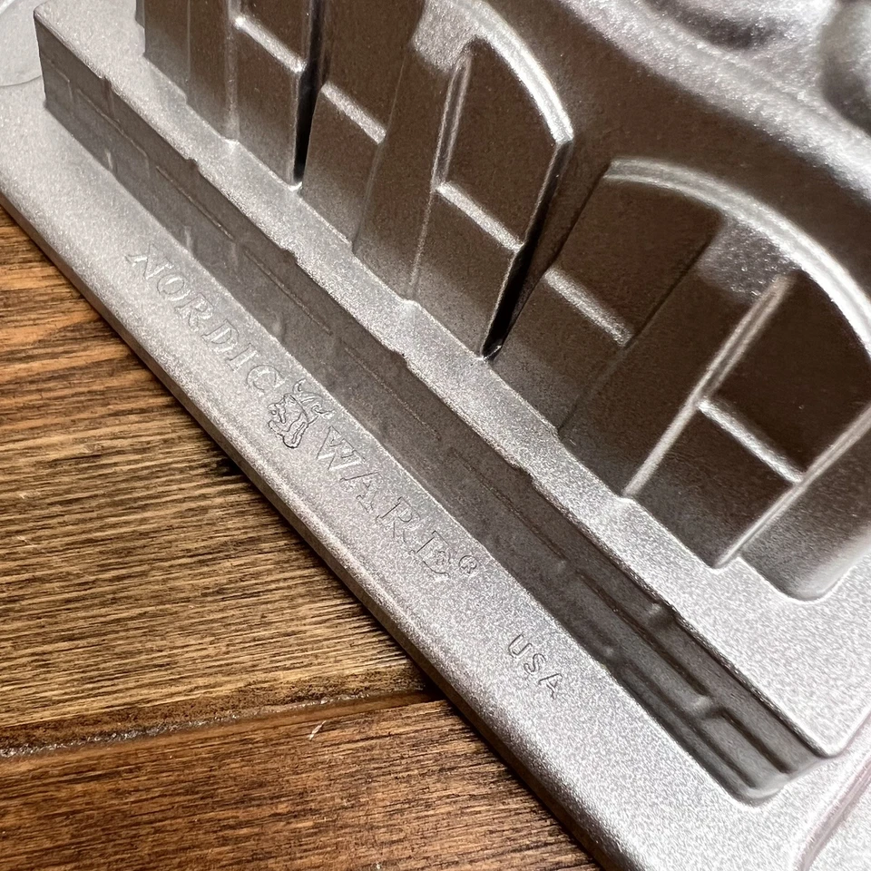 Nordic Ware Gingerbread House Christmas Cottage Cake Mold Bundt Pan 9 Cups 2.1L - Image 3 of 4