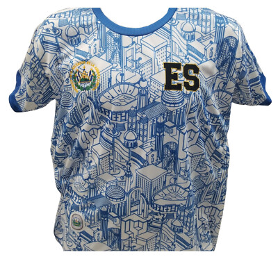 CAMISA BLANCA GRAFICA SELECCION DE EL SALVADOR CON EL LOGO ''ES'' Y ESCUDO BORDADO