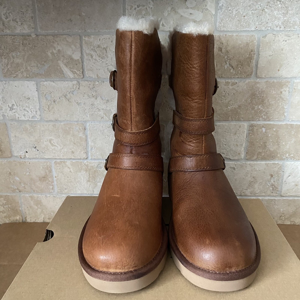 UGG Becket Chestnut Water-resistant Leather Sheepskin Buckle Short